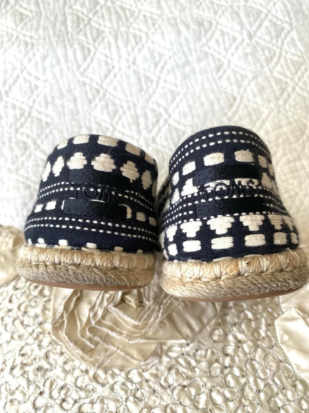 TOMS Black And White Patterned Slip On Casual Summer Espadrilles Size 7.5